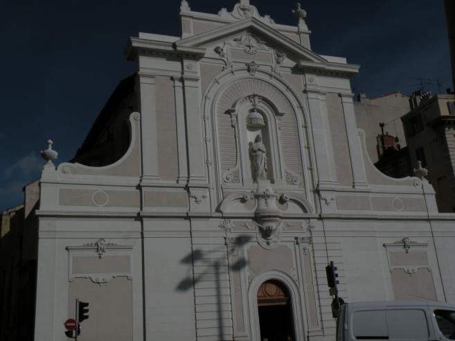  statue, façade de l'église ST-Ferréol